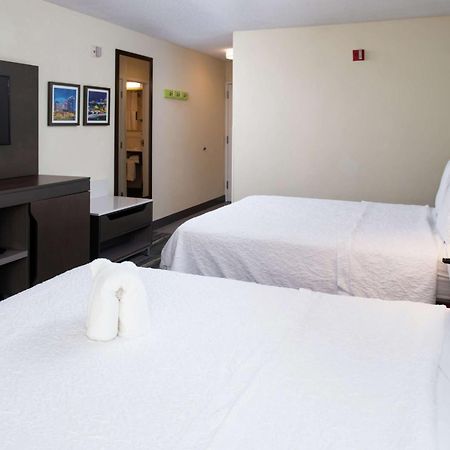 Hampton Inn Greensboro Airport Exteriör bild