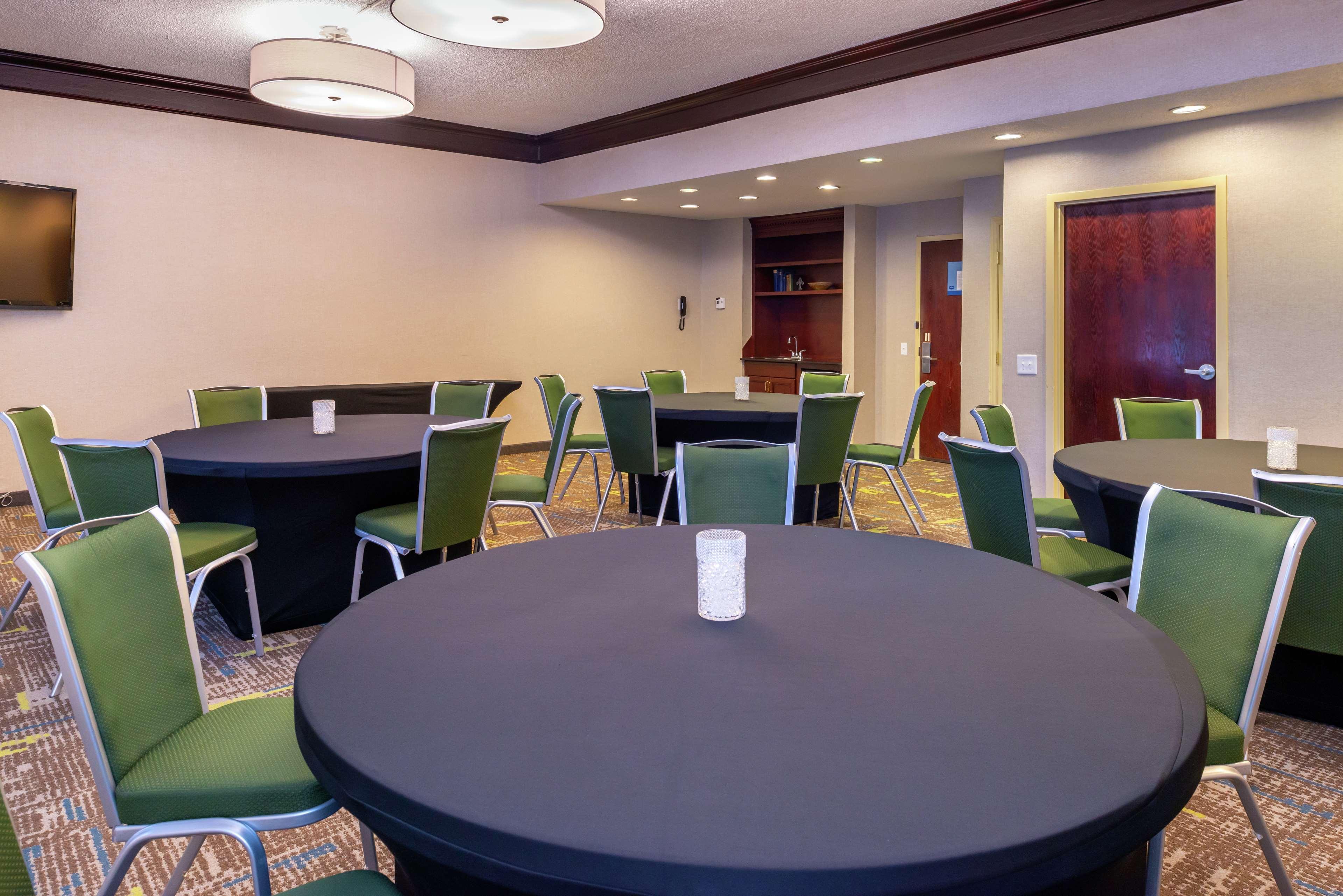 Hampton Inn Greensboro Airport Exteriör bild