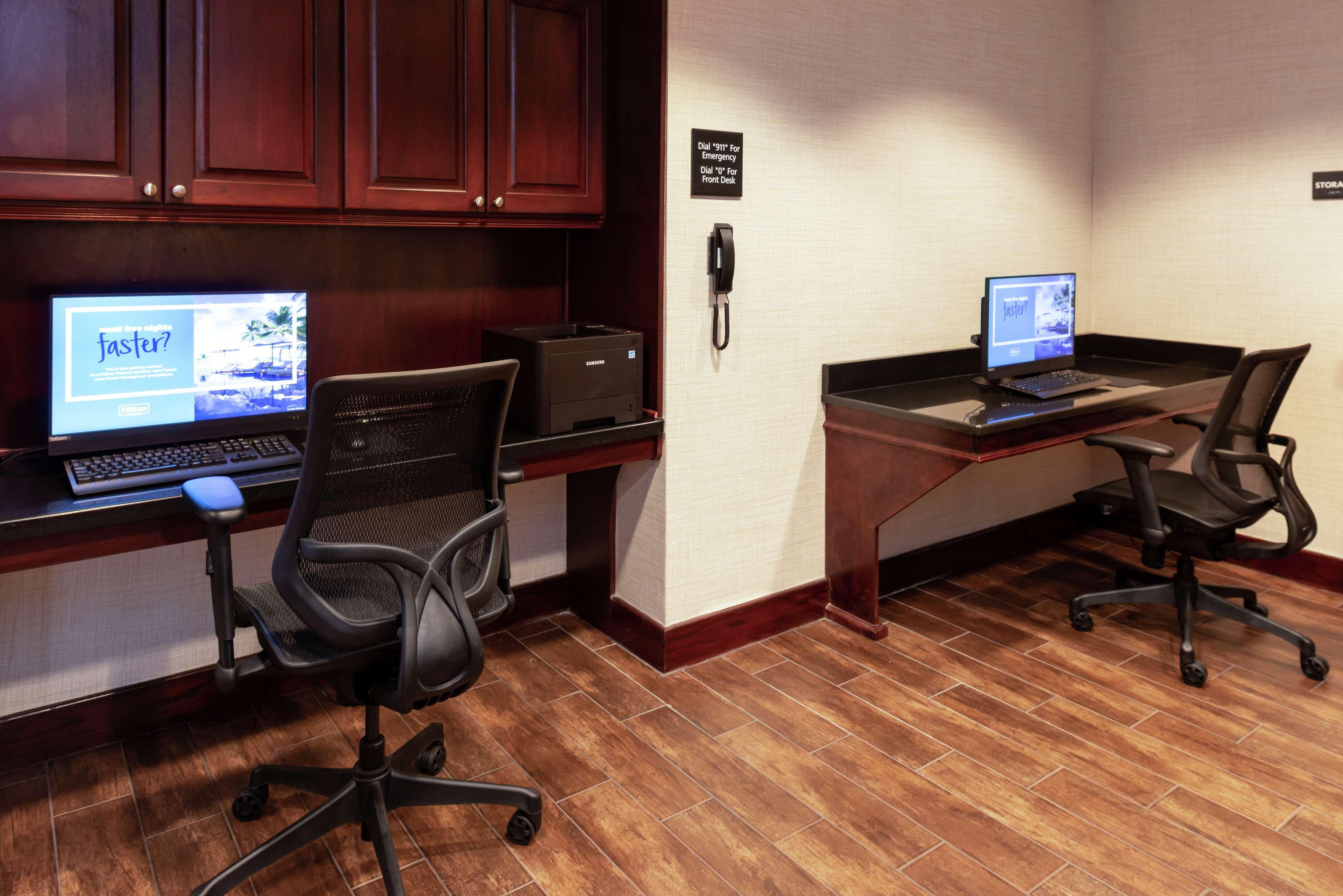 Hampton Inn Greensboro Airport Exteriör bild