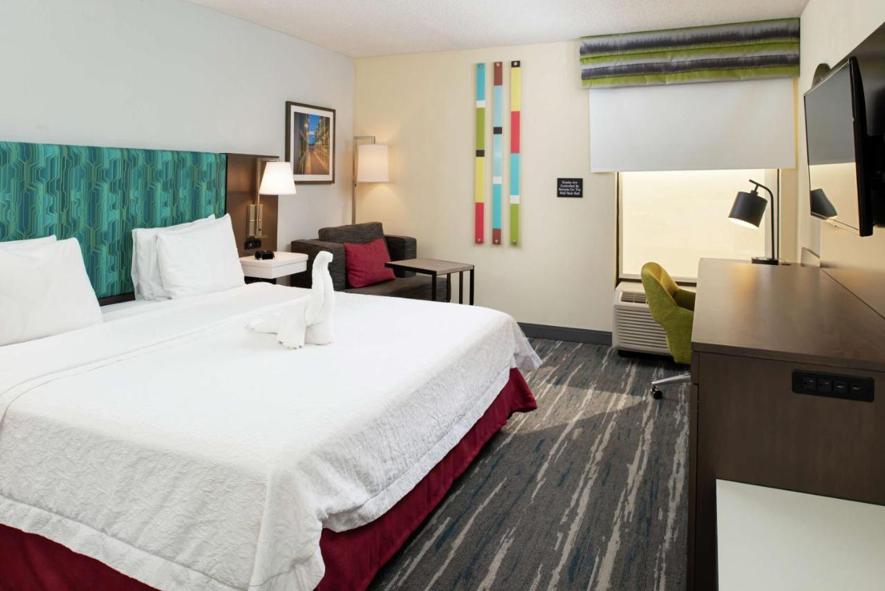 Hampton Inn Greensboro Airport Exteriör bild
