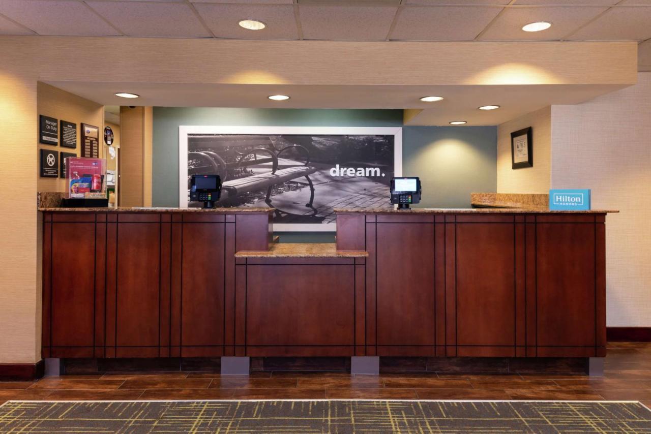 Hampton Inn Greensboro Airport Exteriör bild