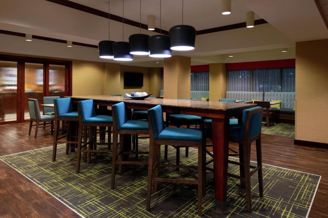 Hampton Inn Greensboro Airport Exteriör bild