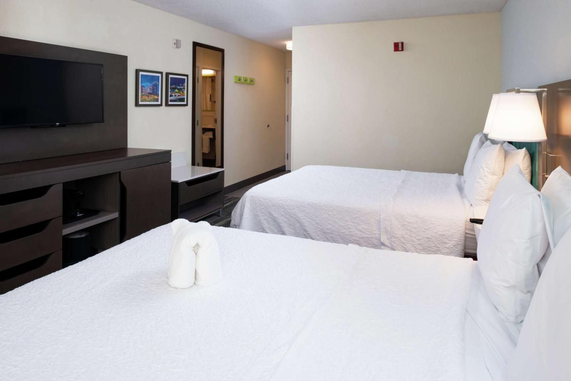 Hampton Inn Greensboro Airport Exteriör bild