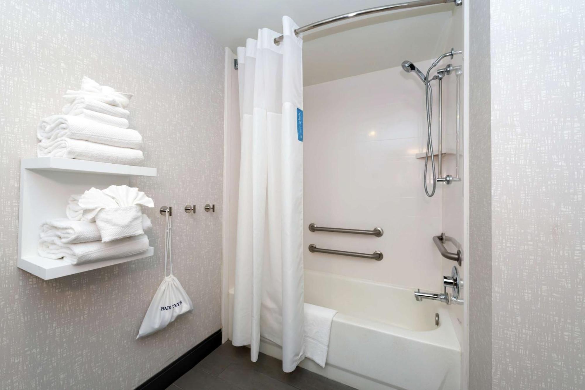 Hampton Inn Greensboro Airport Exteriör bild